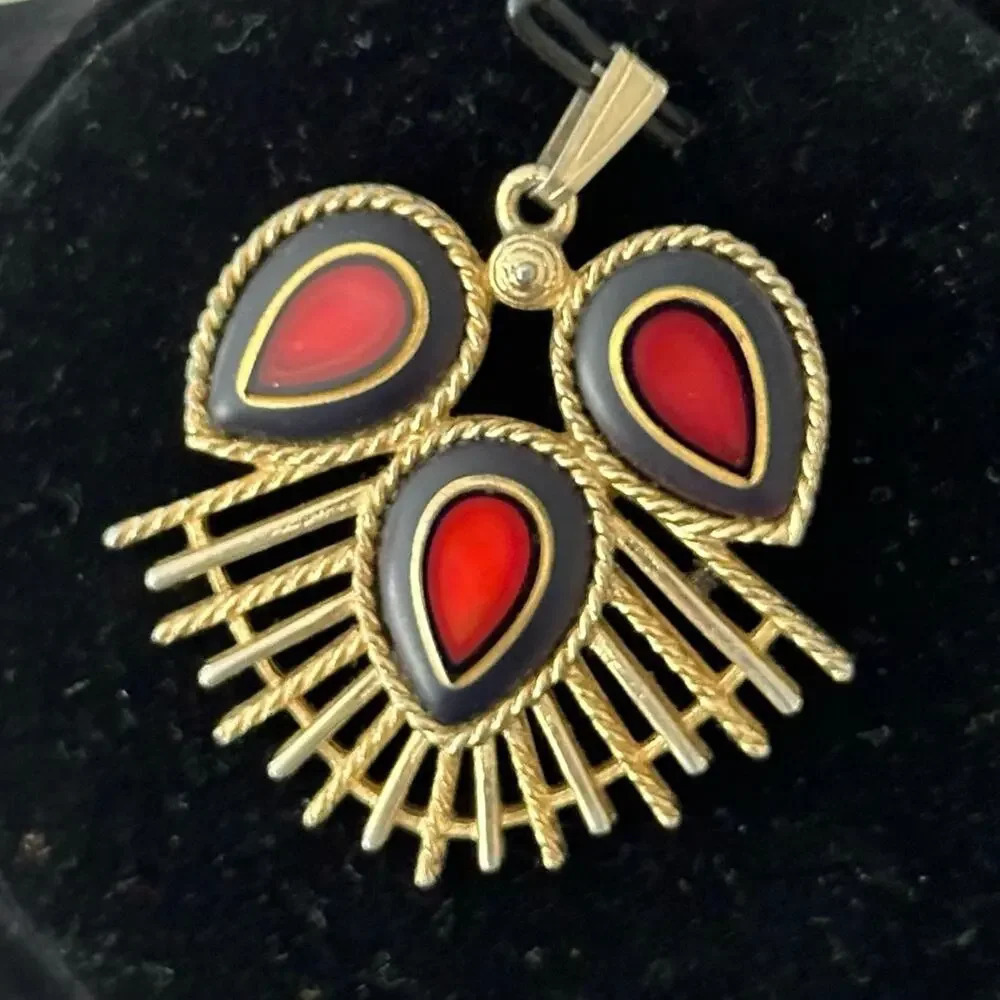 Sarah Coventry Red Black Gold Owl Pendant Gold Tone Old Vintage No Chain